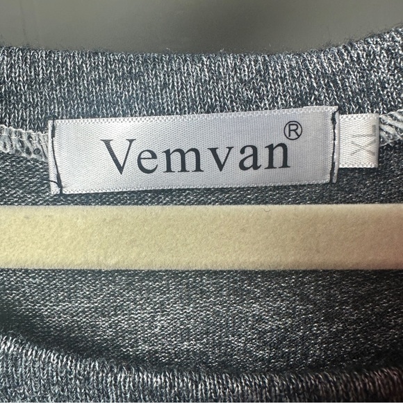 Vem Van Women's Striped Gray and White Top Size XL - Picture 4 of 5